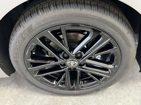 Used 2026 Toyota Camry SE FWD image 9