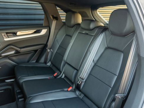New 2026 Porsche Cayenne image 32