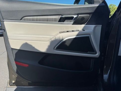 Used 2023 Kia Telluride EX w/ EX Captain's Chair Package image 14