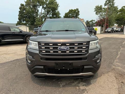 Used 2017 Ford Explorer XLT w/ Equipment Group 202A AWD/4WD image 2