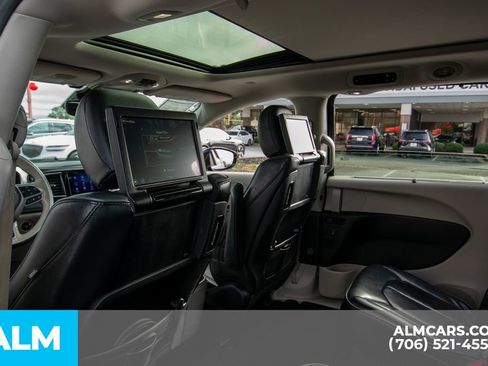 Used 2017 Chrysler Pacifica Limited image 15