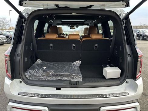 New 2025 Nissan Armada Platinum Reserve image 12