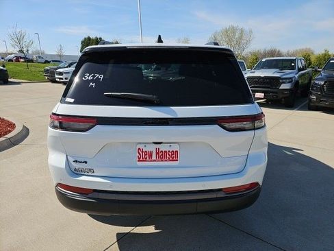 New 2026 Jeep Grand Cherokee Altitude AWD/4WD image 5