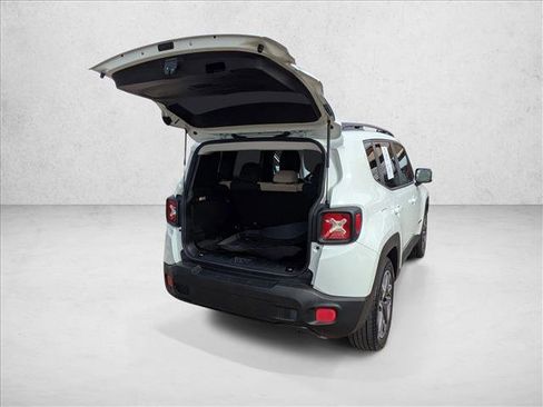 Used 2015 Jeep Renegade Latitude w/ Cold Weather Group image 24