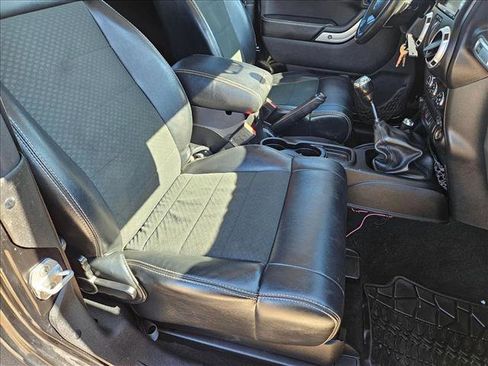 Used 2012 Jeep Wrangler Rubicon image 16
