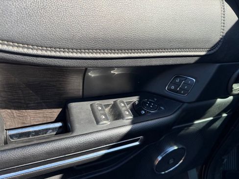 Used 2019 Ford Expedition Limited w/ Equipment Group 301A AWD/4WD image 7