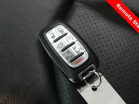 Used 2019 Chrysler Pacifica Touring-L FWD image 3