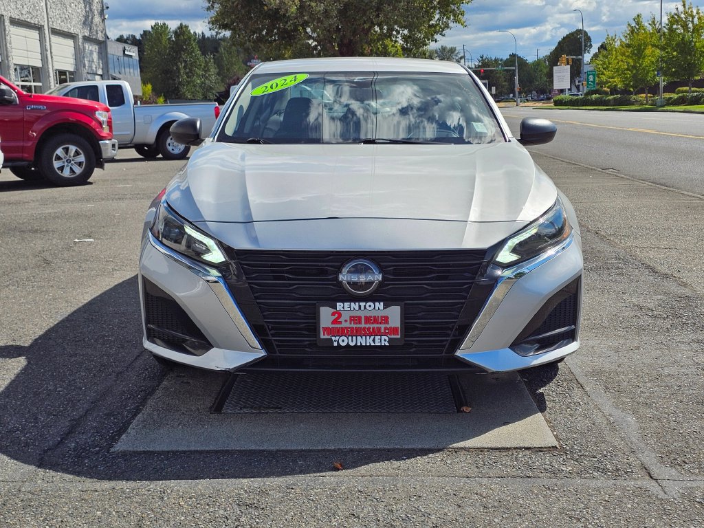 Used 2024 Nissan Altima 2.5 SV FWD image 2