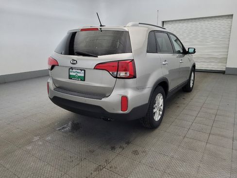 Used 2015 Kia Sorento LX image 9