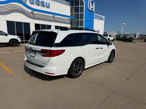 Certified 2023 Honda Odyssey Elite image 2