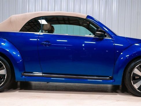 Used 2013 Volkswagen Beetle 2.0T image 9