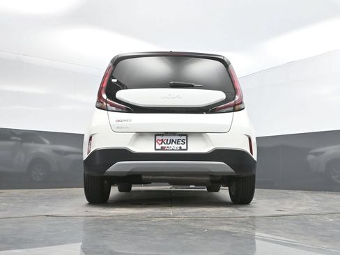 Used 2025 Kia Soul LX w/ LX Technology Package FWD image 36
