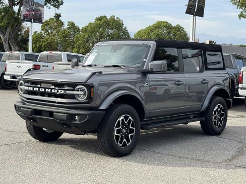 Used 2023 Ford Bronco Outer Banks AWD/4WD image 2