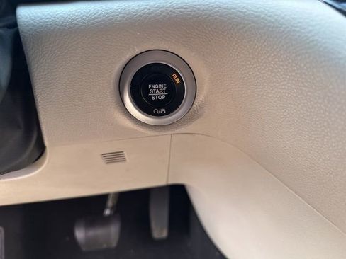 Used 2023 Chrysler Voyager LX image 20