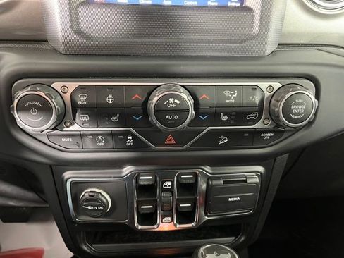 Used 2021 Jeep Wrangler Unlimited Sahara w/ Dual Top Group AWD/4WD image 32