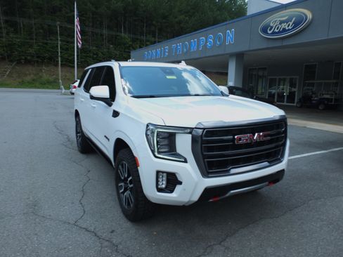 Used 2023 GMC Yukon AT4 w/ AT4 Premium Plus Package AWD/4WD image 1