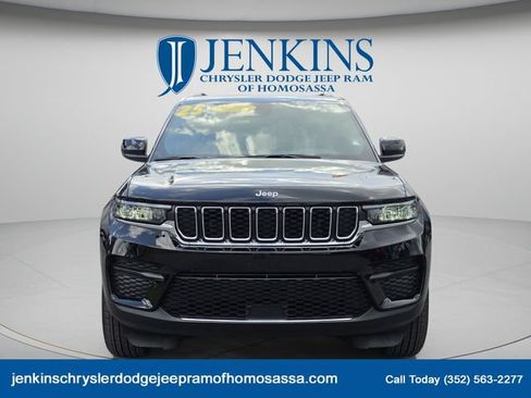 Certified 2025 Jeep Grand Cherokee Laredo X w/ Luxury Tech Group I RWD image 11