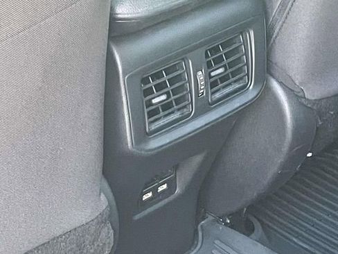Used 2021 Toyota RAV4 XLE FWD image 11