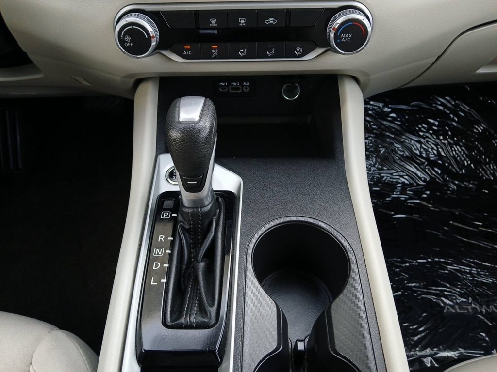 Used 2025 Nissan Altima 2.5 SV FWD image 10