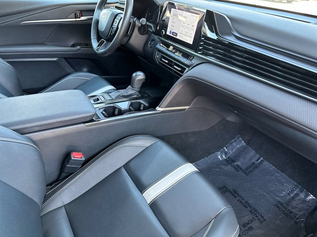Used 2025 Toyota Camry SE FWD image 14