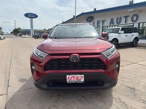 Used 2019 Toyota RAV4 XLE w/ Convenience Package AWD/4WD image 3