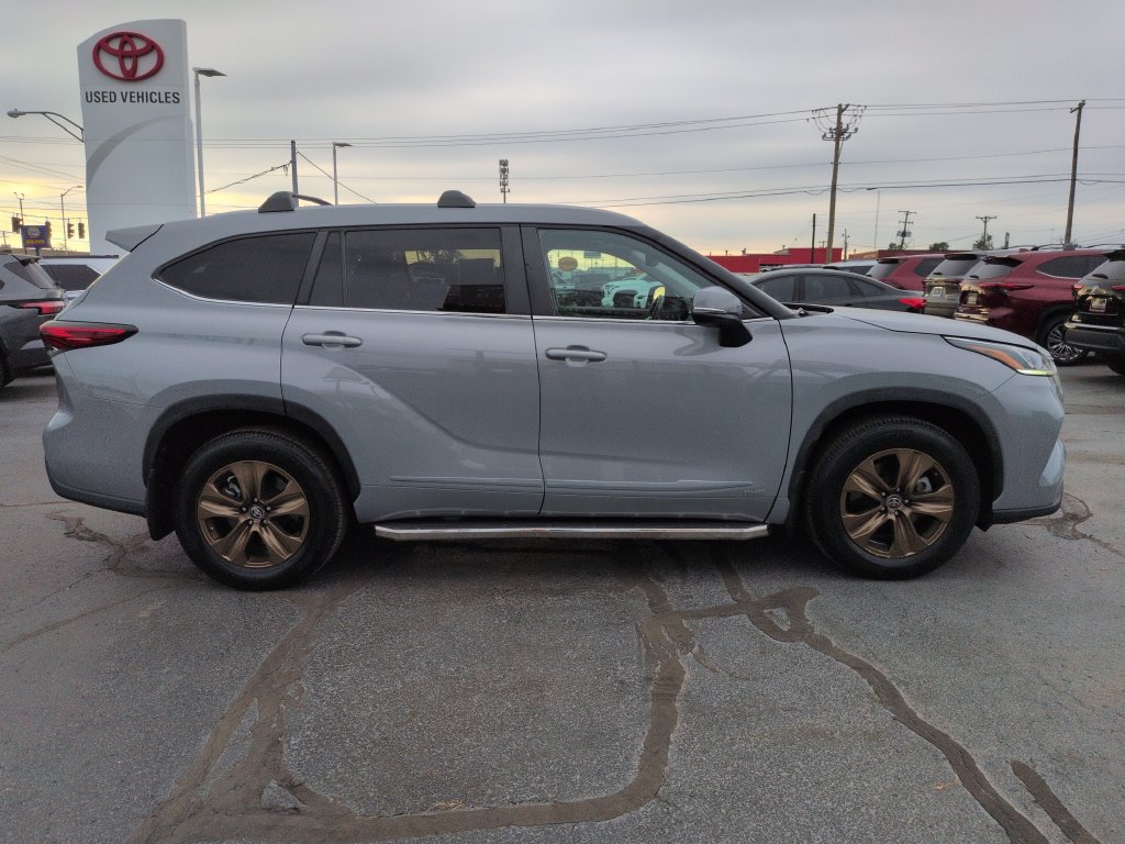 Used 2023 Toyota Highlander Bronze Edition AWD/4WD image 6