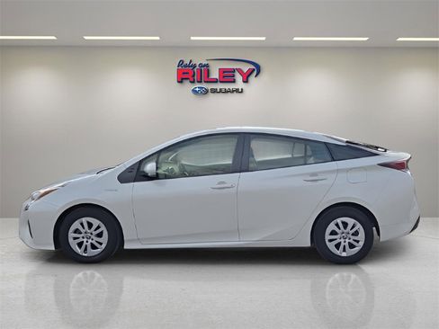 Used 2016 Toyota Prius Two image 2