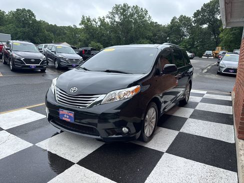 Used 2015 Toyota Sienna XLE AWD/4WD image 5
