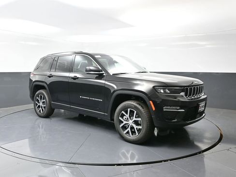 New 2025 Jeep Grand Cherokee Limited w/ Luxury Tech Group II image 3