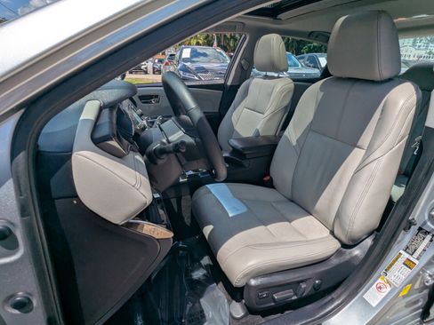 Used 2016 Toyota Avalon Limited w/ Toyota Safety Sense Package FWD image 10
