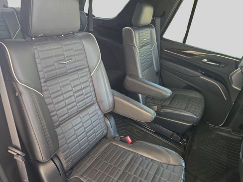 Used 2023 Cadillac Escalade Sport Platinum w/ LPO, ONYX Package AWD/4WD image 17