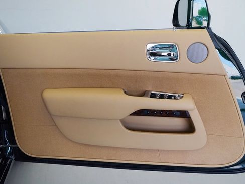 Used 2019 Rolls-Royce Wraith RWD image 25