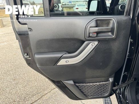Used 2016 Jeep Wrangler Unlimited Rubicon image 22