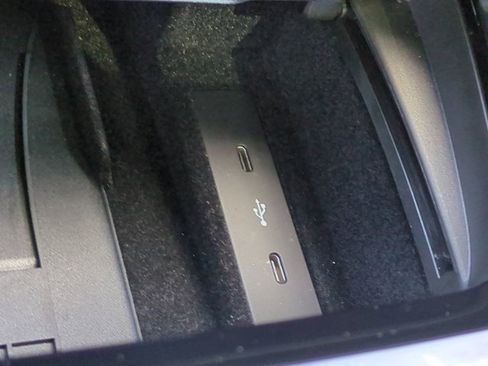 Used 2025 Porsche Cayenne image 21