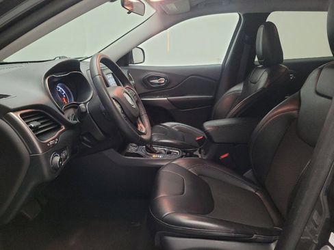 Used 2020 Jeep Cherokee Latitude Plus FWD image 17