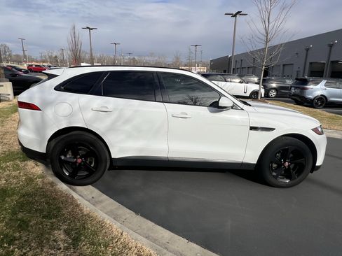 Used 2019 Jaguar F-PACE Premium image 8