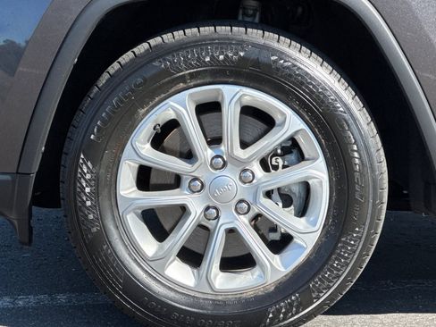 Used 2021 Jeep Grand Cherokee Laredo w/ Security & Convenience Group image 24