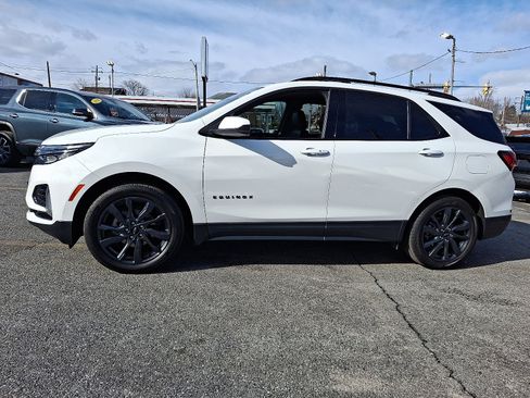 Used 2023 Chevrolet Equinox RS image 2