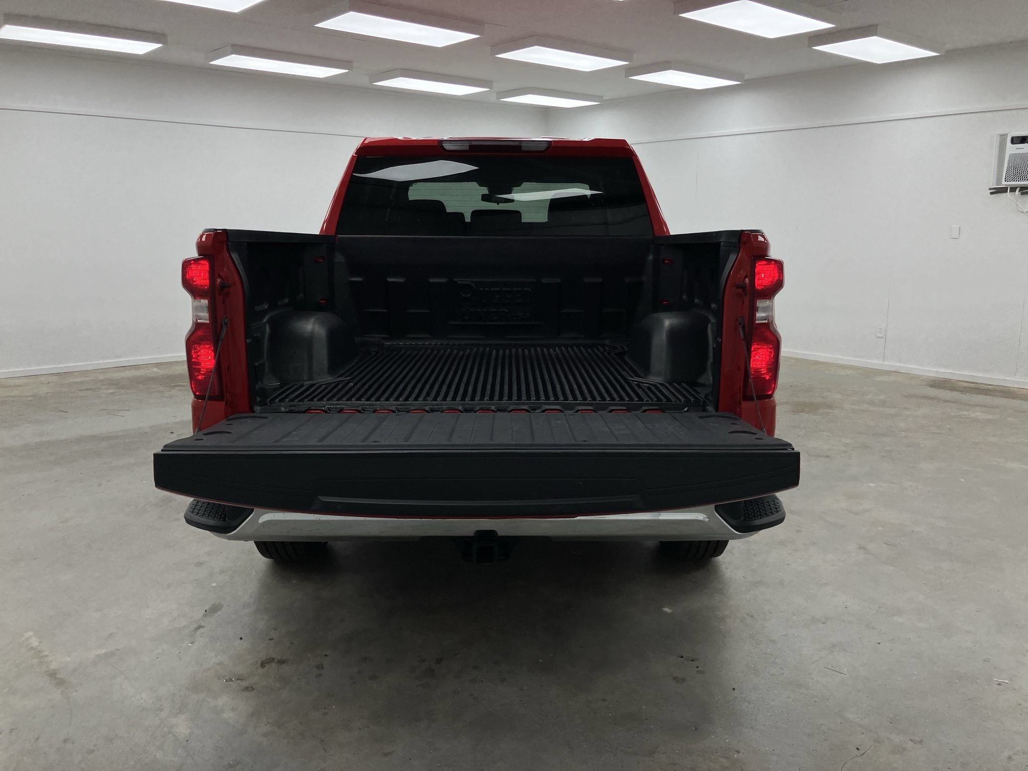 Used 2025 Chevrolet Silverado 1500 LT RWD image 17