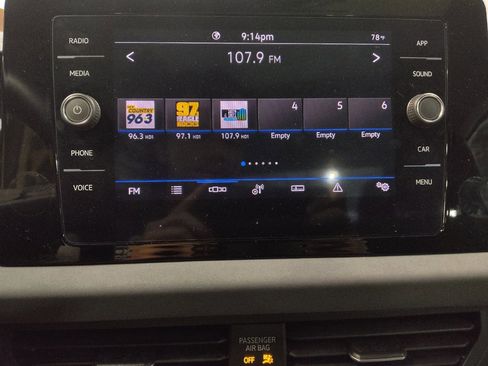 Used 2025 Volkswagen Jetta SE FWD image 25