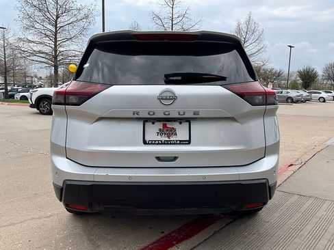 Used 2025 Nissan Rogue SV image 7