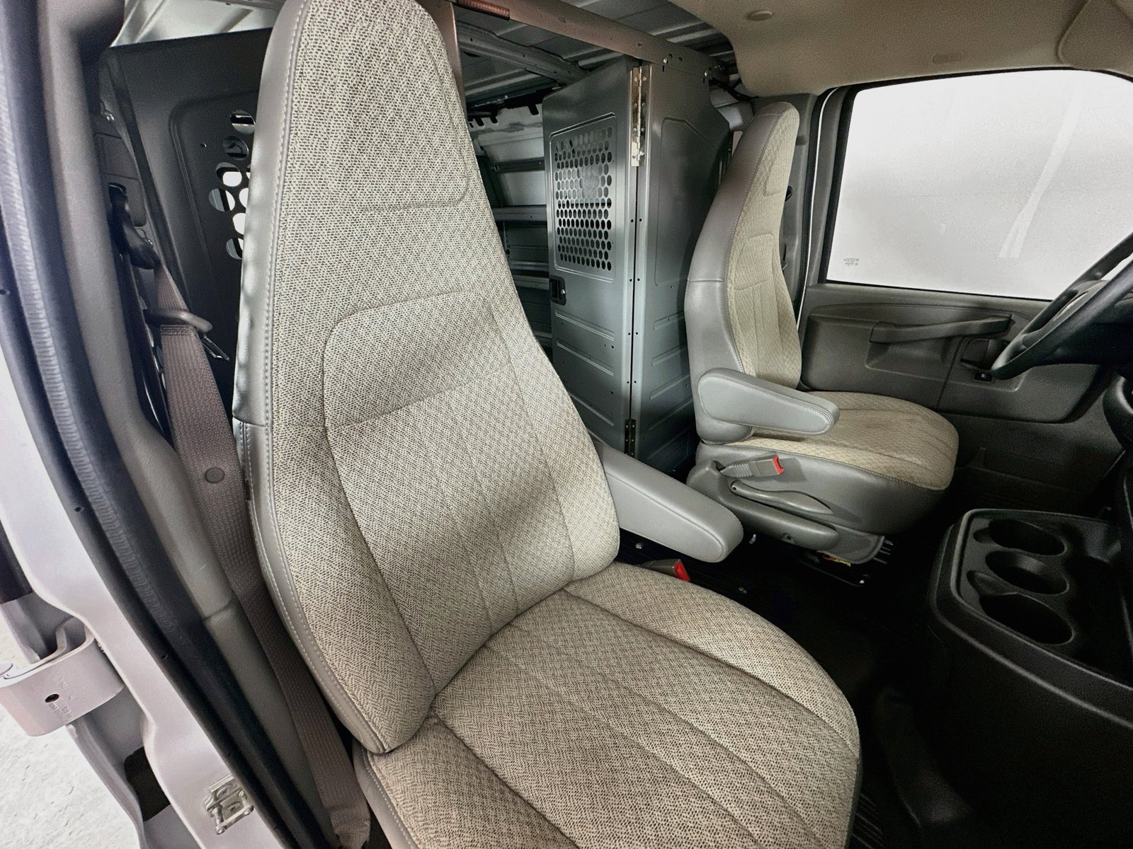 Used 2025 GMC Savana 2500 w/ Enhanced Convenience Package RWD image 36