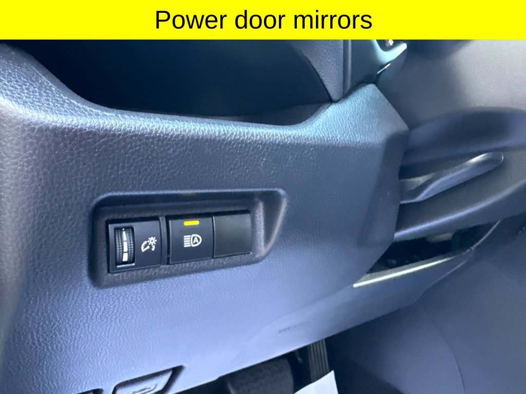Used 2021 Toyota RAV4 XLE AWD/4WD image 17