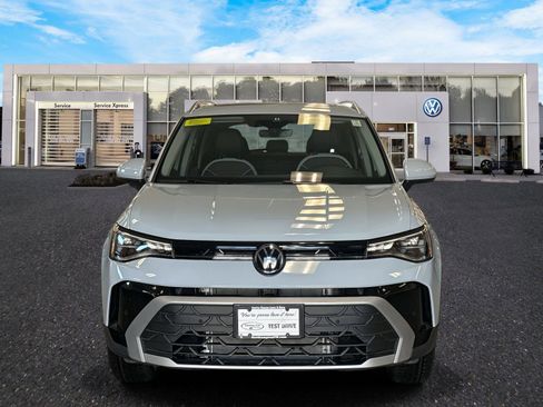 New 2025 Volkswagen Taos SE image 2