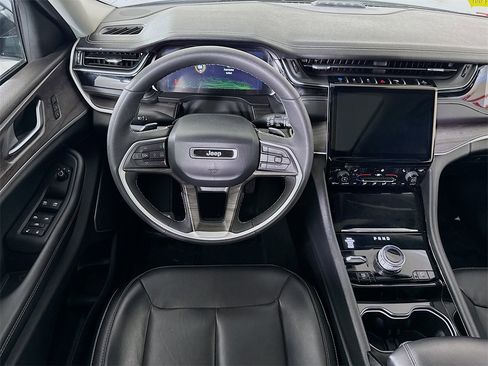 Used 2023 Jeep Grand Cherokee 4WD 4xe image 3