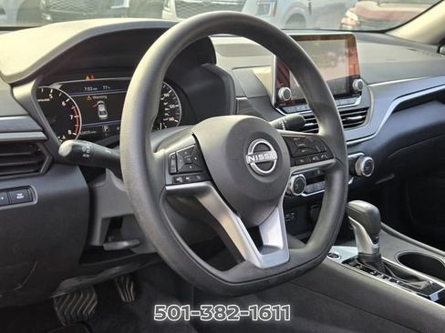 Used 2025 Nissan Altima 2.5 SV FWD image 11
