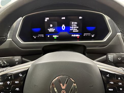 Used 2023 Volkswagen Tiguan SE R-Line image 25