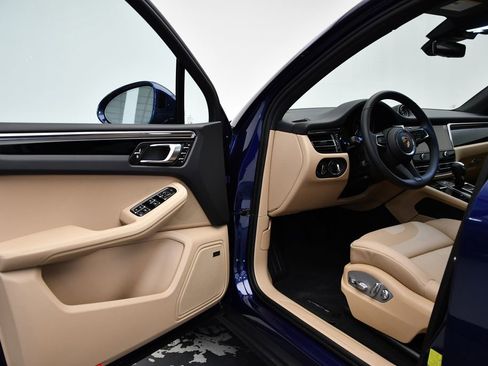 Used 2025 Porsche Macan image 35