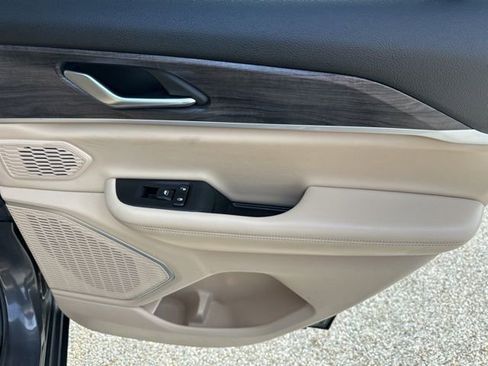 Used 2022 Jeep Grand Cherokee Limited image 48