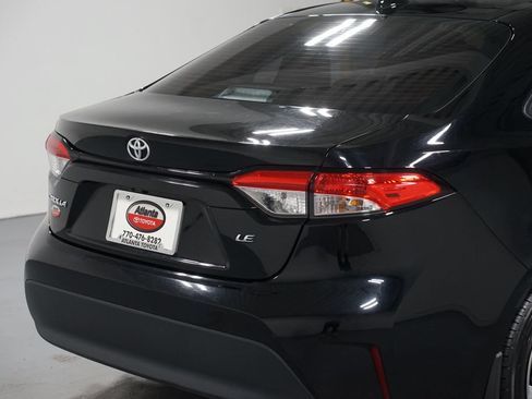 Used 2025 Toyota Corolla LE FWD image 9